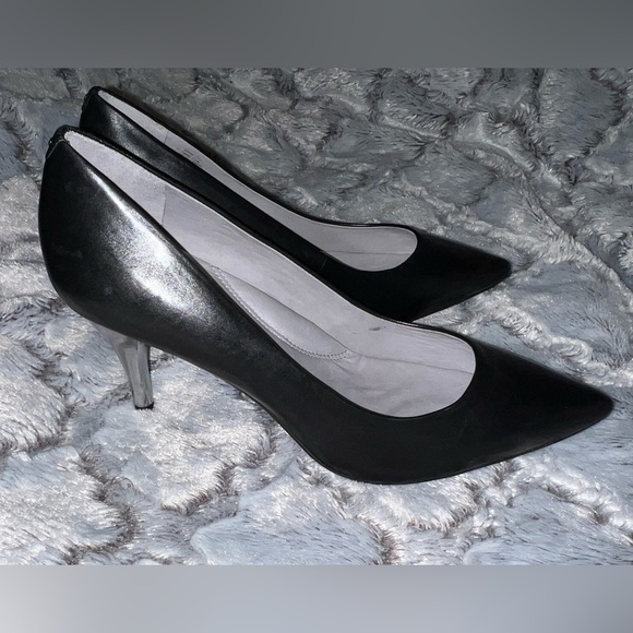 Kenneth Cole Leather Heels - Picture 6 of 9